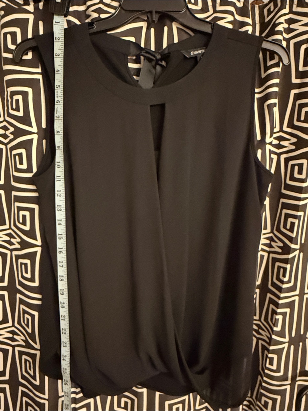 41 Hawthorn Black Sleeveless Twist-Front Tank